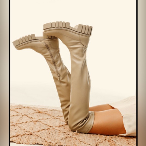 🔥🔥Olivia Miller Madison Women's Thigh-High Boots , NWT size 8 - Picture 1 of 7